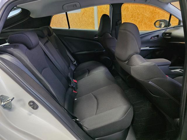 プリウス Ｓ　フルエアロ　車高調　１９インチアルミホイール　ＥＴＣ　ドラレコ　ＬＤＡ　オートハイビーム（26枚目）