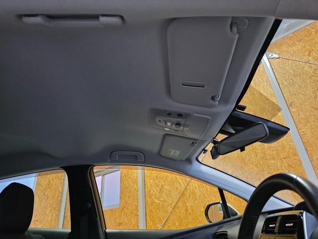 プリウス Ｓ　フルエアロ　車高調　１９インチアルミホイール　ＥＴＣ　ドラレコ　ＬＤＡ　オートハイビーム（32枚目）