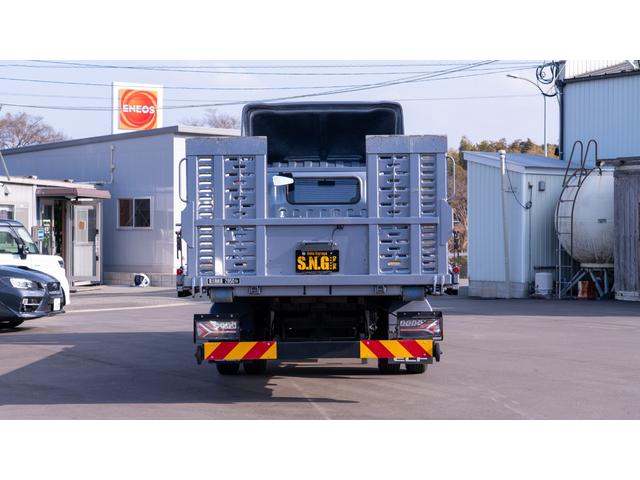 エルフトラック ＳＥカスタム　純正メッキパーツ　極東フラトップ・２．８５ｔ積・ラジコン・バックカメラ・ウィンチ・坂道発進補助装置・左右電格ミラー・ＥＴＣ・スマートキー・横あおり開閉・車両固縛装置・社外デジタルインナーミラー・フォグＬＥＤ・風防（9枚目）