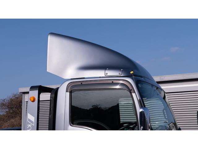 エルフトラック ＳＥカスタム　純正メッキパーツ　極東フラトップ・２．８５ｔ積・ラジコン・バックカメラ・ウィンチ・坂道発進補助装置・左右電格ミラー・ＥＴＣ・スマートキー・横あおり開閉・車両固縛装置・社外デジタルインナーミラー・フォグＬＥＤ・風防（18枚目）