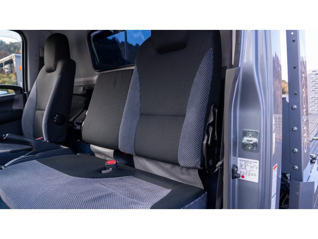 エルフトラック ＳＥカスタム　純正メッキパーツ　極東フラトップ・２．８５ｔ積・ラジコン・バックカメラ・ウィンチ・坂道発進補助装置・左右電格ミラー・ＥＴＣ・スマートキー・横あおり開閉・車両固縛装置・社外デジタルインナーミラー・フォグＬＥＤ・風防（22枚目）