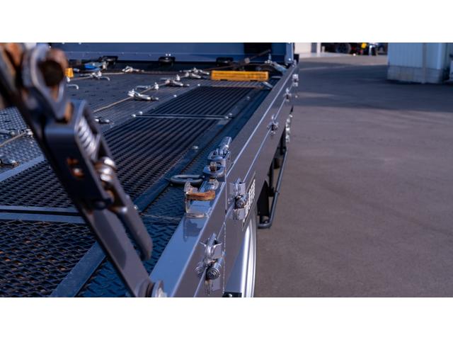 エルフトラック ＳＥカスタム　純正メッキパーツ　極東フラトップ・２．８５ｔ積・ラジコン・バックカメラ・ウィンチ・坂道発進補助装置・左右電格ミラー・ＥＴＣ・スマートキー・横あおり開閉・車両固縛装置・社外デジタルインナーミラー・フォグＬＥＤ・風防（37枚目）