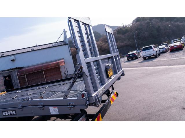 エルフトラック ＳＥカスタム　純正メッキパーツ　極東フラトップ・２．８５ｔ積・ラジコン・バックカメラ・ウィンチ・坂道発進補助装置・左右電格ミラー・ＥＴＣ・スマートキー・横あおり開閉・車両固縛装置・社外デジタルインナーミラー・フォグＬＥＤ・風防（44枚目）