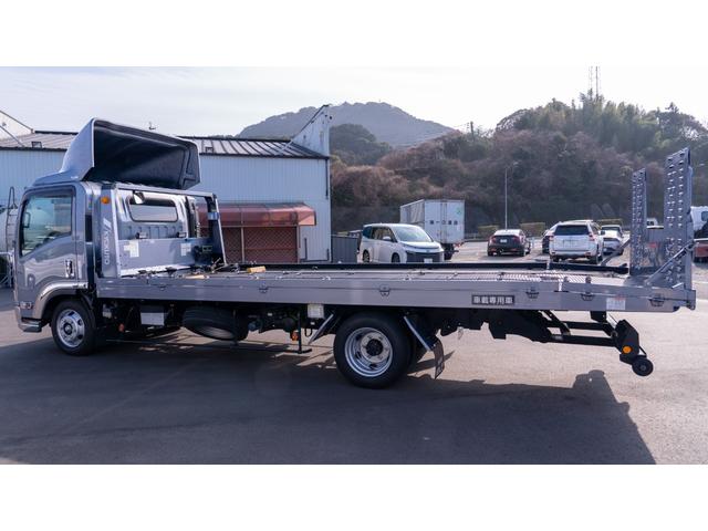 エルフトラック ＳＥカスタム　純正メッキパーツ　極東フラトップ・２．８５ｔ積・ラジコン・バックカメラ・ウィンチ・坂道発進補助装置・左右電格ミラー・ＥＴＣ・スマートキー・横あおり開閉・車両固縛装置・社外デジタルインナーミラー・フォグＬＥＤ・風防（46枚目）