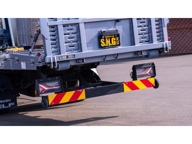 エルフトラック ＳＥカスタム　純正メッキパーツ　極東フラトップ・２．８５ｔ積・ラジコン・バックカメラ・ウィンチ・坂道発進補助装置・左右電格ミラー・ＥＴＣ・スマートキー・横あおり開閉・車両固縛装置・社外デジタルインナーミラー・フォグＬＥＤ・風防（54枚目）