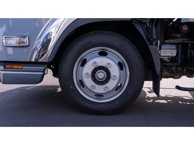 エルフトラック ＳＥカスタム　純正メッキパーツ　極東フラトップ・２．８５ｔ積・ラジコン・バックカメラ・ウィンチ・坂道発進補助装置・左右電格ミラー・ＥＴＣ・スマートキー・横あおり開閉・車両固縛装置・社外デジタルインナーミラー・フォグＬＥＤ・風防（56枚目）