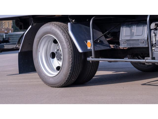 エルフトラック ＳＥカスタム　純正メッキパーツ　極東フラトップ・２．８５ｔ積・ラジコン・バックカメラ・ウィンチ・坂道発進補助装置・左右電格ミラー・ＥＴＣ・スマートキー・横あおり開閉・車両固縛装置・社外デジタルインナーミラー・フォグＬＥＤ・風防（58枚目）