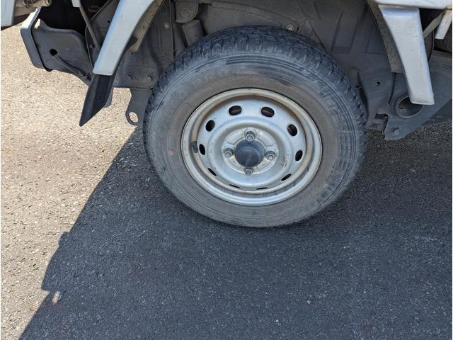 サンバートラック 　パートタイム４ＷＤ　エクストラローギア付５速　切替四駆　運転席エアバッグ　車検令和９年４月　ＴＴ２（11枚目）