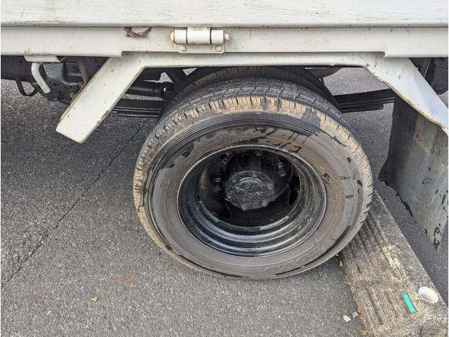 エルフトラック 　２８００ディーゼル　１．５トン　平ボディ　予備車検Ｒ８年１月　　低床　５速　パワーウインドウ　最大積載量１５００ｋｇ　全長４．６９ｍ　総重量３４１５ｋｇ　普通免許　ＮＨＲ５５Ｅ（6枚目）