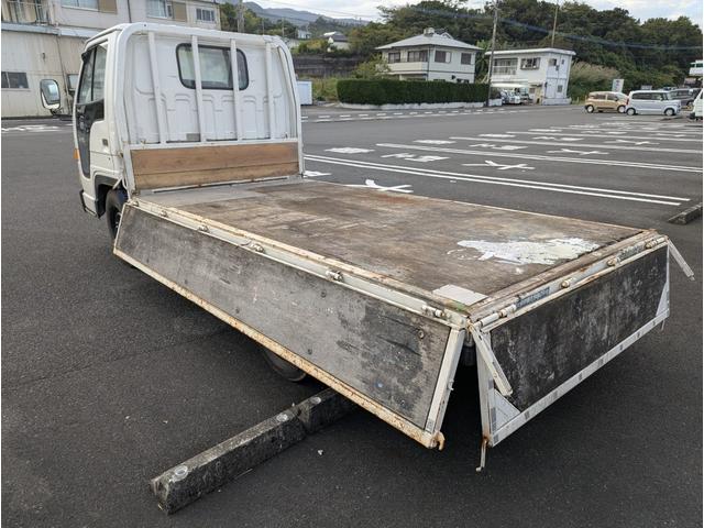 エルフトラック 　２８００ディーゼル　１．５トン　平ボディ　予備車検Ｒ８年１月　　低床　５速　パワーウインドウ　最大積載量１５００ｋｇ　全長４．６９ｍ　総重量３４１５ｋｇ　普通免許　ＮＨＲ５５Ｅ（11枚目）