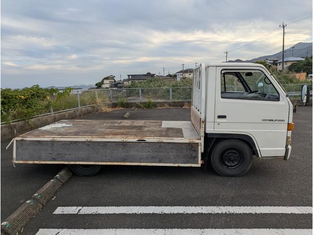 エルフトラック 　２８００ディーゼル　１．５トン　平ボディ　予備車検Ｒ８年１月　　低床　５速　パワーウインドウ　最大積載量１５００ｋｇ　全長４．６９ｍ　総重量３４１５ｋｇ　普通免許　ＮＨＲ５５Ｅ（13枚目）