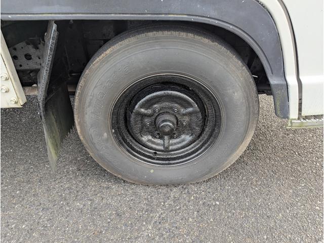 エルフトラック 　２８００ディーゼル　１．５トン　平ボディ　予備車検Ｒ８年１月　　低床　５速　パワーウインドウ　最大積載量１５００ｋｇ　全長４．６９ｍ　総重量３４１５ｋｇ　普通免許　ＮＨＲ５５Ｅ（16枚目）