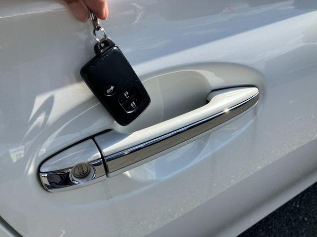 マークＸ ２５０Ｇ　リラックスセレクション・ブラックリミテッド　エアロ　ナビ　フルセグ　Ｂカメラ　Ｂトゥース　ＤＶＤ　１９インチ　車高調　ＨＩＤライト　ＬＥＤフォグ　ＬＥＤテール　ＥＴＣ　スマートキー　前席パワーシート　コンビハンドル　リアフィルム　オートライト（16枚目）