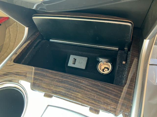 ティアナ ＸＬ　ナビ　フルセグ　Ａビュー　Ｂトゥース　ＤＶＤ　ＨＩＤライト　ＥＴＣ　Ｓキー２個　ＬＤＷ　ＢＳＷ　オートリトラミラー　前席パワーシート　クルコン　オットマン　リアスポイラー　ステアリモコン　禁煙車（28枚目）