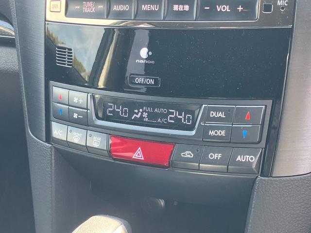 ���E�Ɨ��I�[�g�`�b