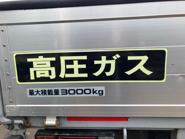 　マニュアル６速　　最大積載量３０００ｋｇ　クレーン　車検令和６年６月付き　走行距離２２０９１ｋｍ　ディーゼル車　Ｂｌｕｅｔｏｏｔｈ　ワンセグ　ＣＤ　ＤＶＤ再生可能(18枚目)