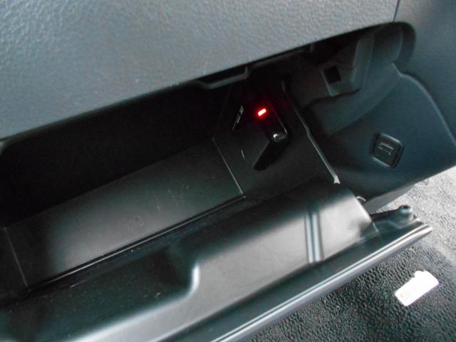 スペーシア Ｘ　ディスチャージヘッドライト装着車　社外ナビ　左側電動スライドドア　アイドリングストップ　オートエアコン　オートライト　運転席シートヒーター　ＥＴＣ（17枚目）