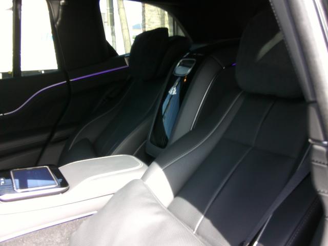 ＧＬＳ ＧＬＳ６００　４マチック　ファーストクラスパッケージ　パノラミックスライディングルーフ　リアモニター　電動格納式ランニングボード　２３インチマイバッハアルミホイール　全席パワーシート　オット付きマンリアシート（16枚目）