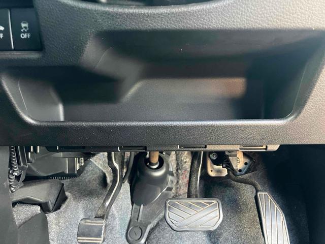 スペーシア 　バックカメラ　フロントカメラ　両側電動スライドドア　クリアランスソナー　レーンアシスト　衝突被害軽減システム　オートライト　スマートキー　アイドリングストップ　電動格納ミラー　シートヒーター（67枚目）