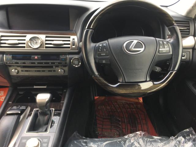 ＬＳ ＬＳ４６０　バージョンＣ　Ｉパッケージ　シートヒーター　サンルーフ　革シート　ブレーキホールド　カードキー　パワーシート　クルーズコントロール　衝突安全システム　クリアランスソナー　ハンドルヒーター　ＬＥＸＵＳ純正ナビ（3枚目）
