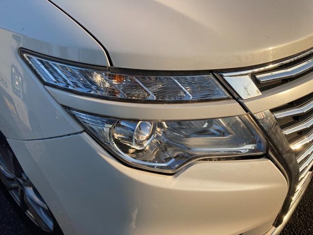 【右ヘッドライト】グーネットＨＰから無料電話が記載されています。お車の事で気になることがありましたらお気軽にお問い合わせください。「００７８〜」始まるお電話番号です！