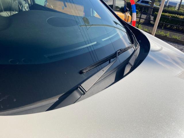 【フロントワイパー】内装清掃の際は同時にマット等外せるものはすべて外して点検、確認を同時に行っております。消臭作業、汚れなどの確認も行っております。