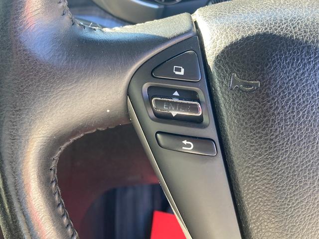 【ステアリングスイッチ類】ステアリングから手を離さずに操作できるので安心ですね♪
