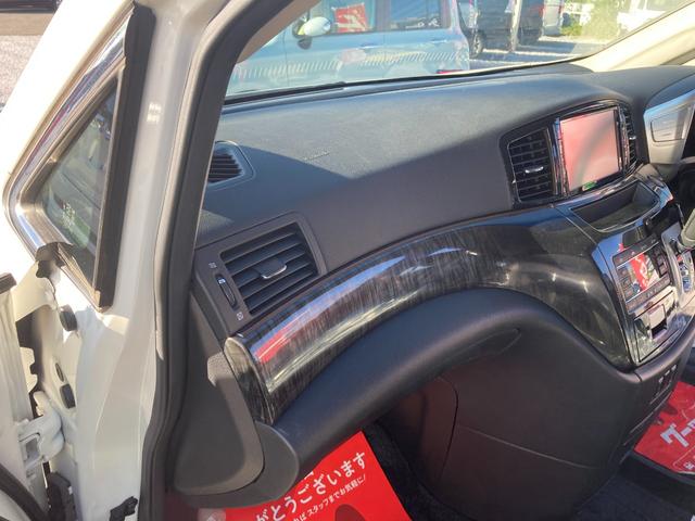 【助手席側からみた前席シート】ＬＩＮＥ登録していただくと、お持ちのスマホから、ローン、鈑金、車検のお問い合わせをすることができます。当店電話番号（０９８５７１０６０９）から検索よろしくお願いします。