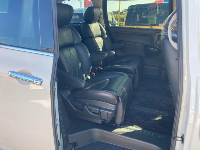 【後部座席】ローン申し込みでお悩みの方や、貯金が無く欲しい車をあきらめていた方。当店がサポート致します。是非一度ご相談下さい！また、ＬＩＮＥでもご相談は受け付けております。