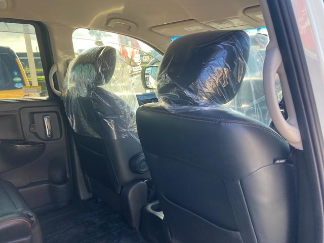 【右後部座席から前席を見たとき】当社ではオイル交換でのご来店時でも愛車の点検をさせていただいております♪空気圧チェックも行います。安心安全のカーライフのお手伝いをさせてください★