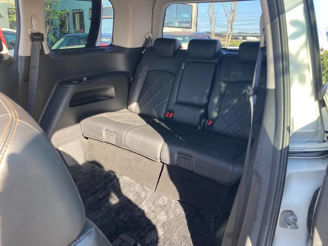 【三列目】納車時には内装は隅々で綺麗にした状態でお渡しいたします。ほかにも気になることがありましたら、お気軽にお問合せくださいませ。スタッフ一同心よりお待ちしております。