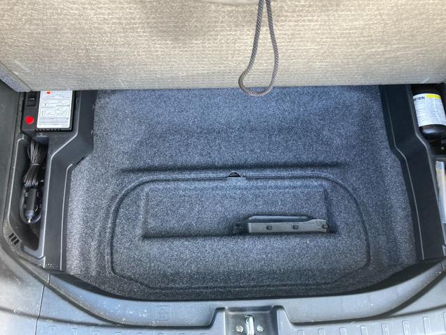 Ｎ－ＯＮＥ プレミアム　横滑り防止スイッチ　ＥＣＯＮ　ＥＴＣ　ベンチシート　フルフラット　Ｐスタート　キーレス　エアバッグ　フォグランプ　電動格納ミラー　オートライト　ホンダ純正オーディオ　ＣＤ　ＡＵＸ　ＵＳＢ（72枚目）