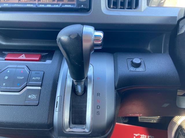 ステップワゴンスパーダ Ｚ　クールスピリット　両側パワースライドドア・ＥＴＣ・クルーズコントロール・パドルシフト・バックカメラ・オートエアコン・フォグランプ・オートライト・ＵＳＢ接続・電動格納ミラー・ＨＤＤナビ・ＡＭ・ＦＭ・ＤＶＤ・横すべり防止（52枚目）