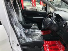 フロントシートの一枚です♪シートも清掃済です。下取車輛がございましたら年式、車種、走行距離に関係なく当社で高価買取致します！お客様の思い出の詰った愛車を大事に乗ってくださるオーナー様へお譲りください★ 4