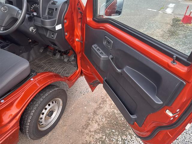 ハイゼットトラック ジャンボ　４ＷＤ　軽トラック　ＭＴ　ナビ　ＴＶ　キーレスエントリー　エアコン　パワーウィンドウ　運転席エアバッグ　助手席エアバッグ　ミュージックプレイヤー接続可　ＬＥＤヘッドランプ（29枚目）