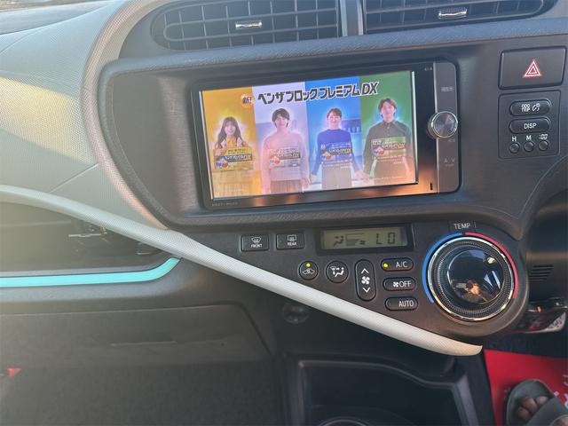アクア Ｓ　ＥＴＣ　バックカメラ　ナビ　ＴＶ　キーレスエントリー　アイドリングストップ　電動格納ミラー　ＣＶＴ　衝突安全ボディ　ＡＢＳ　ＥＳＣ　ＣＤ　ＤＶＤ再生　ＵＳＢ　Ｂｌｕｅｔｏｏｔｈ　エアコン（5枚目）