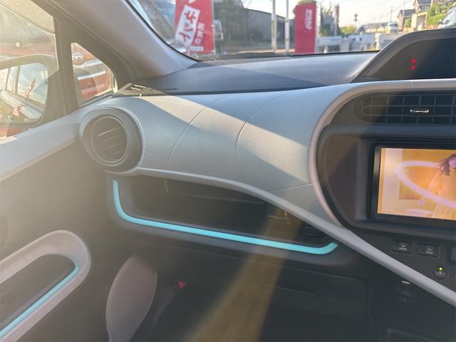 アクア Ｓ　ＥＴＣ　バックカメラ　ナビ　ＴＶ　キーレスエントリー　アイドリングストップ　電動格納ミラー　ＣＶＴ　衝突安全ボディ　ＡＢＳ　ＥＳＣ　ＣＤ　ＤＶＤ再生　ＵＳＢ　Ｂｌｕｅｔｏｏｔｈ　エアコン（30枚目）