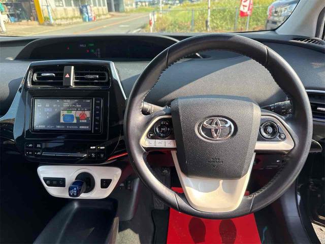 プリウス Ｓツーリングセレクション　ドライブレコーダー　ＥＴＣ　バックカメラ　ナビ　ＴＶ　アルミホイール　ＬＥＤヘッドランプ　ＣＶＴ　シートヒーター　スマートキー　電動格納ミラー　盗難防止システム　ＣＤ　Ｂｌｕｅｔｏｏｔｈ（2枚目）