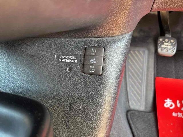 プリウス Ｓツーリングセレクション　ドライブレコーダー　ＥＴＣ　バックカメラ　ナビ　ＴＶ　アルミホイール　ＬＥＤヘッドランプ　ＣＶＴ　シートヒーター　スマートキー　電動格納ミラー　盗難防止システム　ＣＤ　Ｂｌｕｅｔｏｏｔｈ（6枚目）
