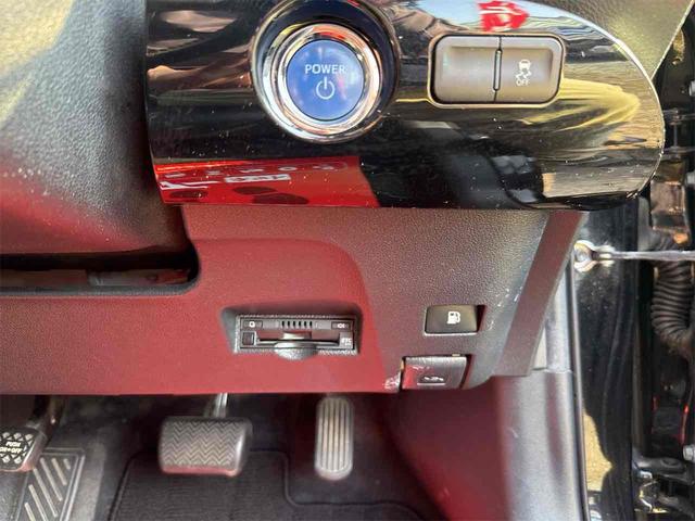 プリウス Ｓツーリングセレクション　ドライブレコーダー　ＥＴＣ　バックカメラ　ナビ　ＴＶ　アルミホイール　ＬＥＤヘッドランプ　ＣＶＴ　シートヒーター　スマートキー　電動格納ミラー　盗難防止システム　ＣＤ　Ｂｌｕｅｔｏｏｔｈ（7枚目）