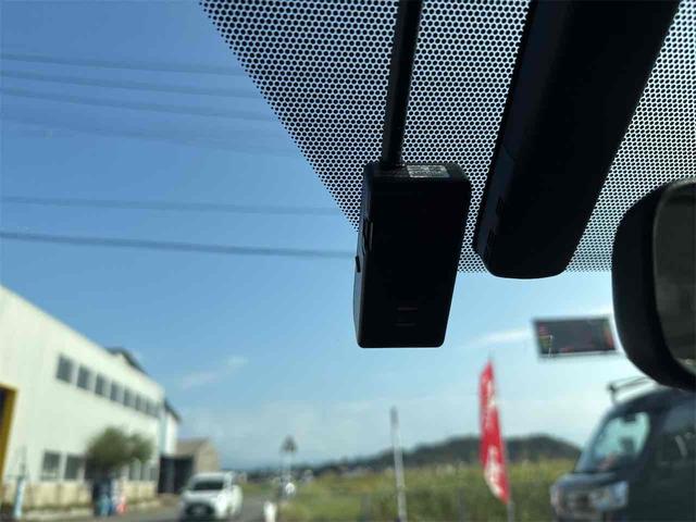 プリウス Ｓツーリングセレクション　ドライブレコーダー　ＥＴＣ　バックカメラ　ナビ　ＴＶ　アルミホイール　ＬＥＤヘッドランプ　ＣＶＴ　シートヒーター　スマートキー　電動格納ミラー　盗難防止システム　ＣＤ　Ｂｌｕｅｔｏｏｔｈ（9枚目）