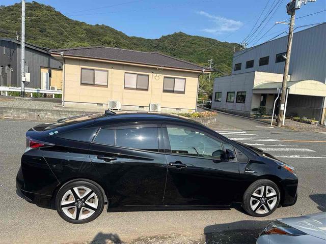 プリウス Ｓツーリングセレクション　ドライブレコーダー　ＥＴＣ　バックカメラ　ナビ　ＴＶ　アルミホイール　ＬＥＤヘッドランプ　ＣＶＴ　シートヒーター　スマートキー　電動格納ミラー　盗難防止システム　ＣＤ　Ｂｌｕｅｔｏｏｔｈ（15枚目）