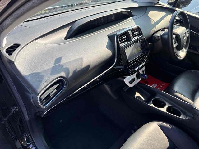 プリウス Ｓツーリングセレクション　ドライブレコーダー　ＥＴＣ　バックカメラ　ナビ　ＴＶ　アルミホイール　ＬＥＤヘッドランプ　ＣＶＴ　シートヒーター　スマートキー　電動格納ミラー　盗難防止システム　ＣＤ　Ｂｌｕｅｔｏｏｔｈ（52枚目）