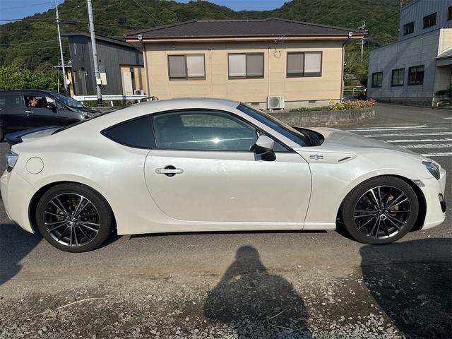 ８６ ＧＴ　ドライブレコーダー　バックカメラ　ナビ　ＴＶ　ＡＴ　オートライト　ＨＩＤ　ＬＥＤヘッドランプ　スマートキー　電動格納ミラー　アルミホイール　盗難防止システム　衝突安全ボディ　ＡＢＳ　ＥＳＣ（14枚目）