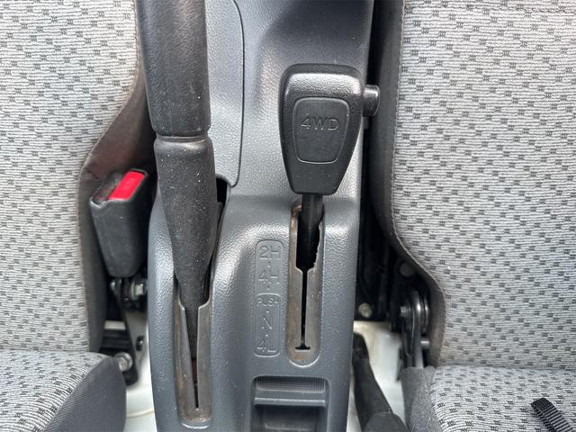 NT100クリッパートラック  DX農繁仕様 4WD デフロック MT エアコン 運転席エアバッグ 助手席エアバッグ(5枚目)