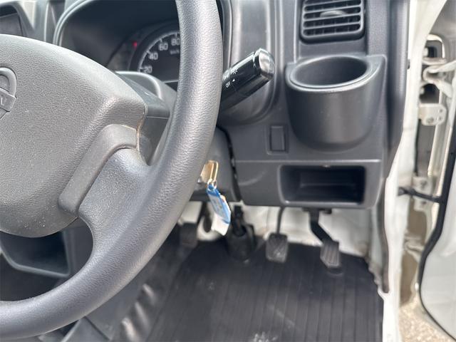 NT100クリッパートラック  DX農繁仕様 4WD デフロック MT エアコン 運転席エアバッグ 助手席エアバッグ(7枚目)