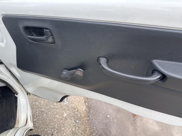 NT100クリッパートラック  DX農繁仕様 4WD デフロック MT エアコン 運転席エアバッグ 助手席エアバッグ(11枚目)