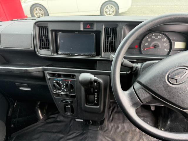 発進時や後退時に必ず操作するレバーです。操作のしやすさが肝になってきます。ぜひ一度体感してください。