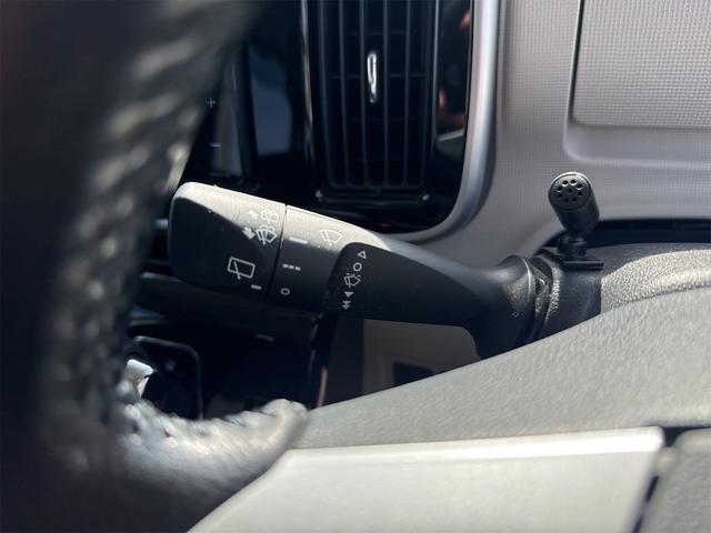 ムーヴキャンバス Ｘリミテッドメイクアップ　ＳＡＩＩＩ　ＥＴＣ　バックカメラ　両側電動スライドドア　ナビ　ＴＶ　クリアランスソナー　衝突被害軽減システム　オートマチックハイビーム　オートライト　スマートキー　アイドリングストップ　電動格納ミラー（8枚目）