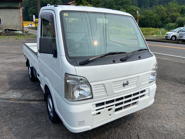 ＮＴ１００クリッパートラック ＤＸ　４ＷＤ　５速ミッション車　エアコン　パワーステアリング　エアバッグ　走行距離６９，３５２Ｋｍ　３方開　積載量３５０Ｋｇ積み　荷台ゴムマット（3枚目）